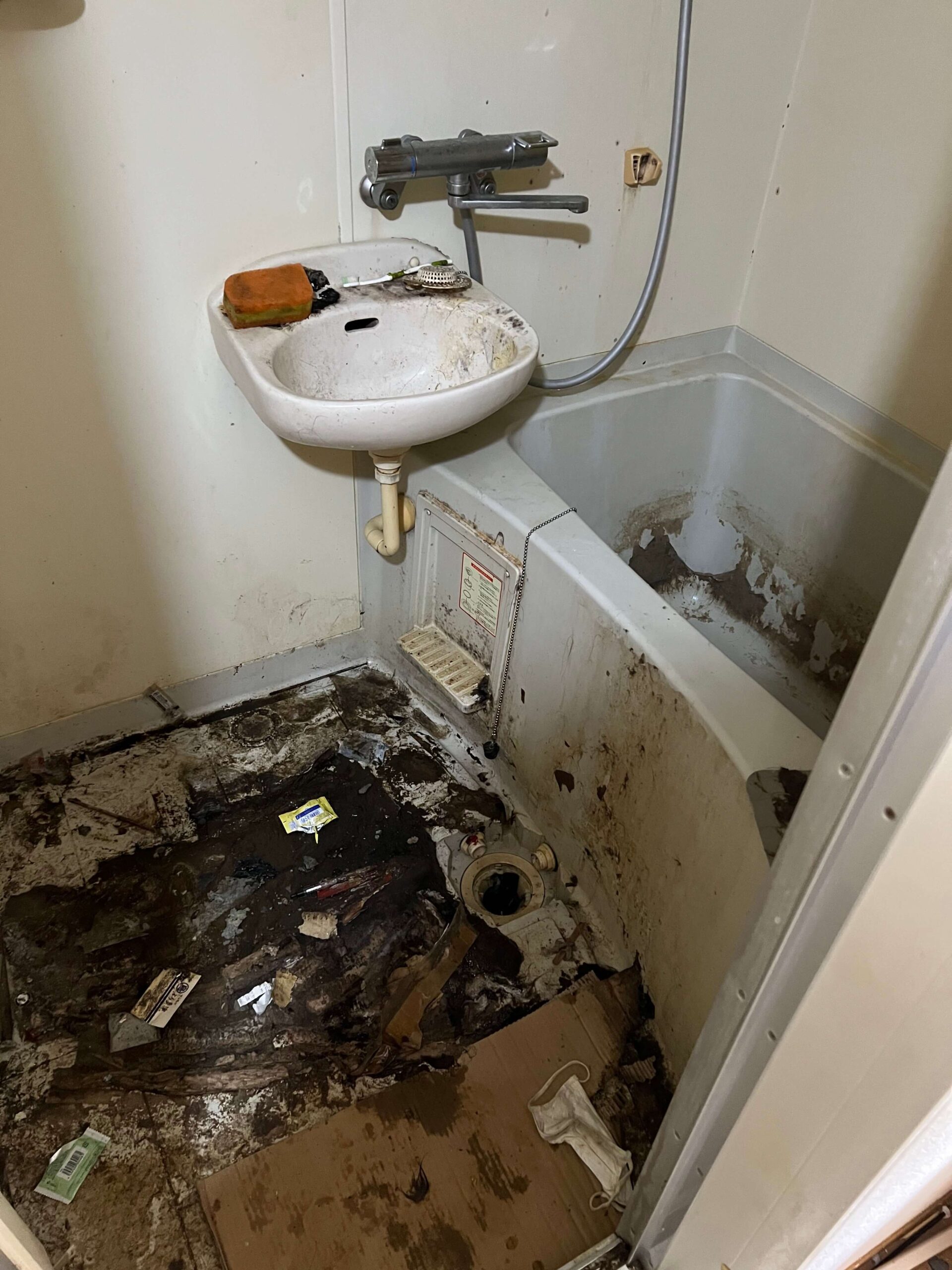 仙台市宮城野区でのゴミ屋敷片付け・ハウスクリーニング前②